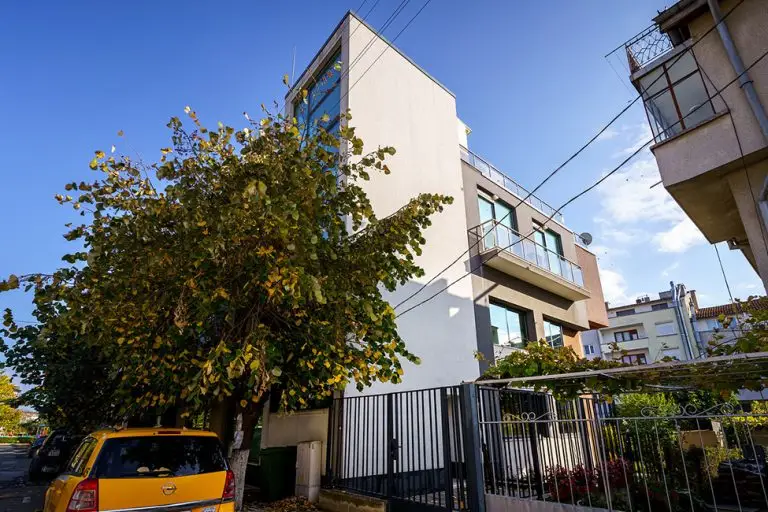 Picture of the house from the street